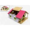 Kids Globe 610168 - Paardenstal Hout Met 2 Boxen En Berging (roze) 1:24 -Toy Verkoop kids globe 610168 paardenstal hout met 2 boxen en